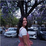 Graduada en Traducción e Interpretación y Humanidades ofrece clases de Inglés, Francés, Lengua castellana e Historia